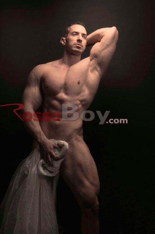 Francesco disponibile per sessioni di muscle worship, spogliarelli e molto altro