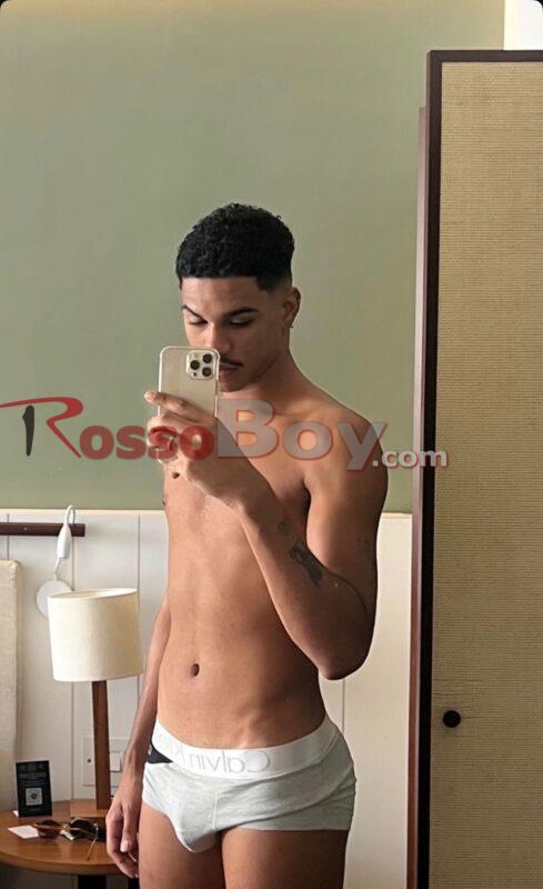 Arthur  Escort Gay Milano
