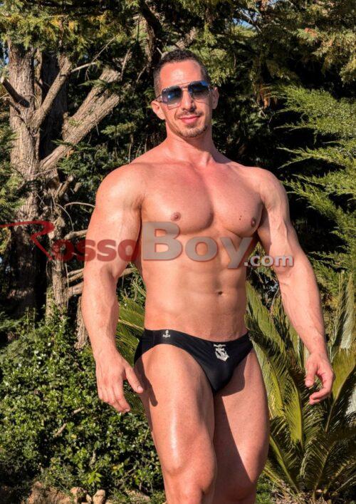 Francesco disponibile per sessioni di muscle worship, spogliarelli e molto altro